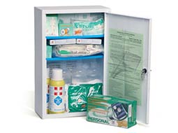 Armadietto con kit per primo soccorso